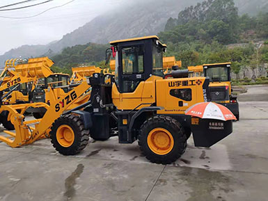 恭喜羅總喜提新車，山宇裝載機940走起，山宇重工，助您成功！